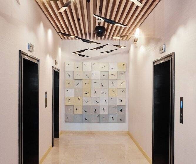 Отель Voco Dubai The Palm, An Ihg