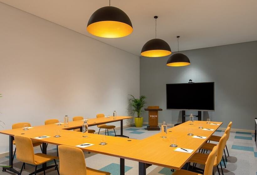 Отель Voco Dubai The Palm, An Ihg