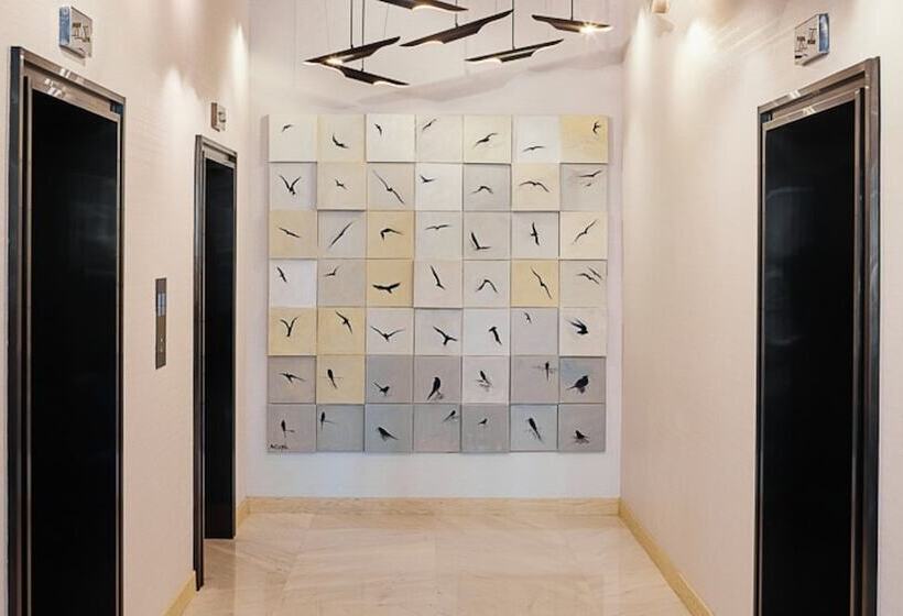 Отель Voco Dubai The Palm, An Ihg