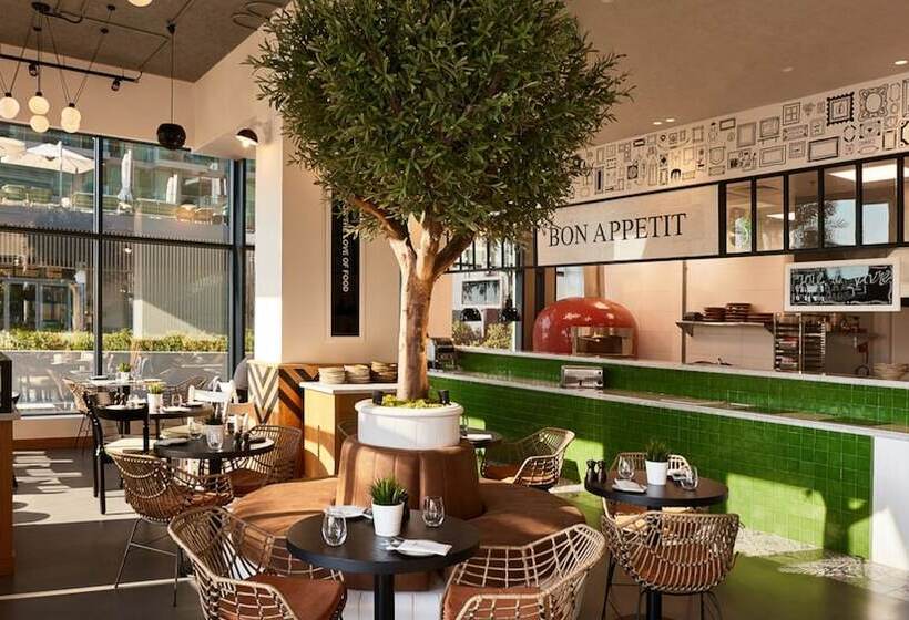 Отель Voco Dubai The Palm, An Ihg