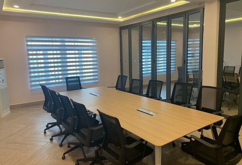 هتل Solace Suits & Homes