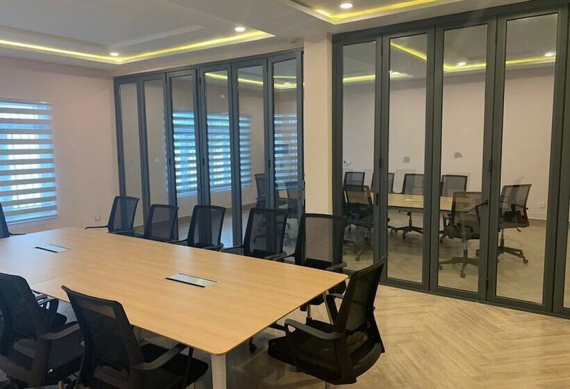 هتل Solace Suits & Homes