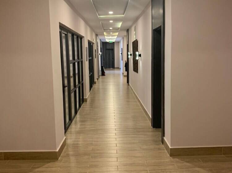 هتل Solace Suits & Homes