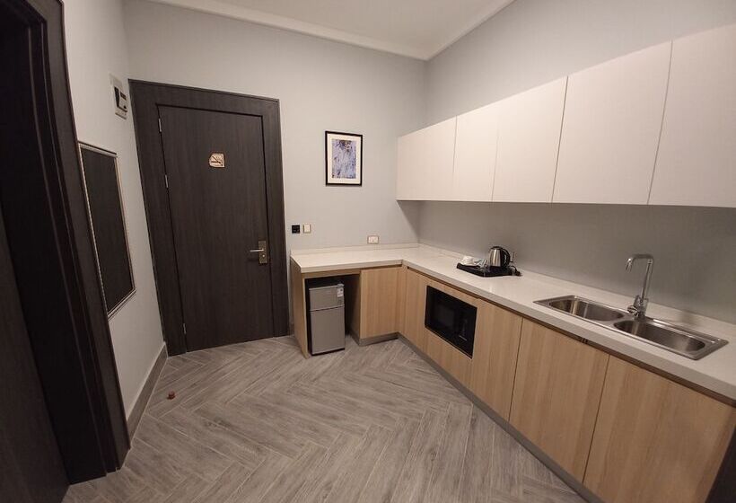 هتل Solace Suits & Homes