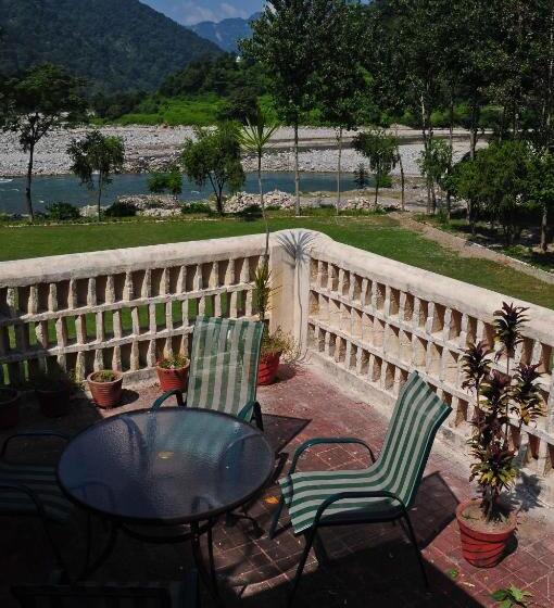 هتل Welcomheritage Tarangi Ramganga Resort