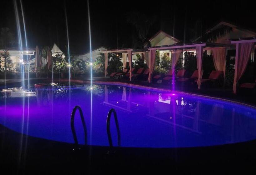 בית מלון כפרי Garden Village Resort