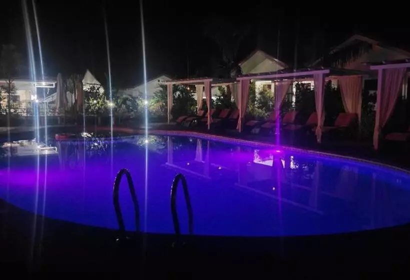 ホテル Garden Village Resort