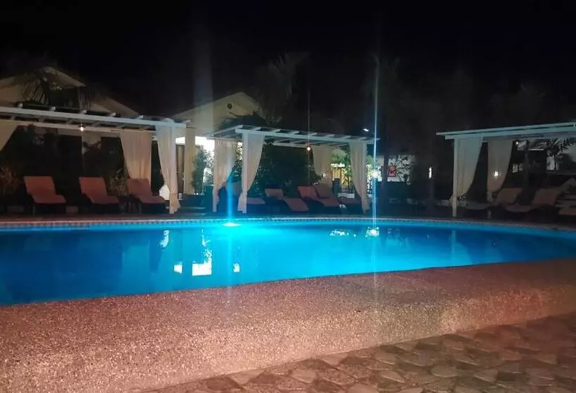 ホテル Garden Village Resort