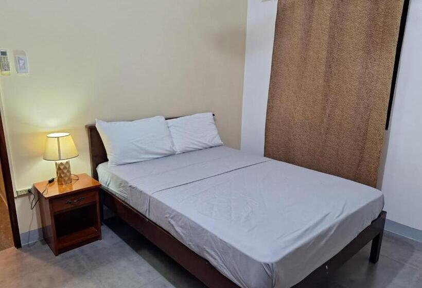 בית מלון כפרי Garden Village Resort