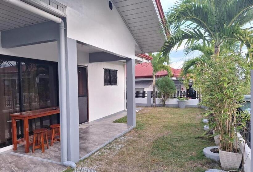 בית מלון כפרי Garden Village Resort