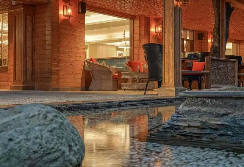 ホテル Radisson Golf Resort Pahalgam