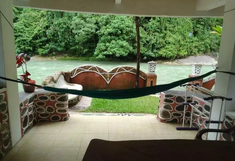 ペンション Aussie Inn Bukit Lawang