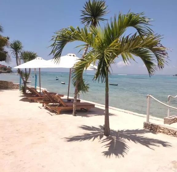 Majatalo Double A Beach House