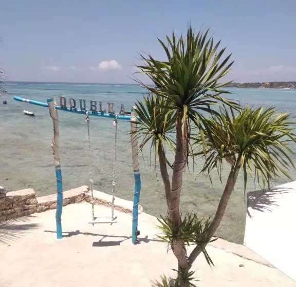 Majatalo Double A Beach House