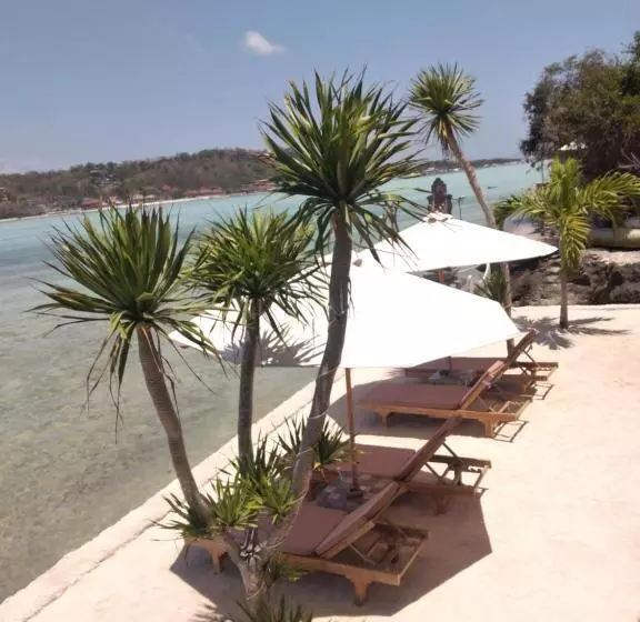 Majatalo Double A Beach House