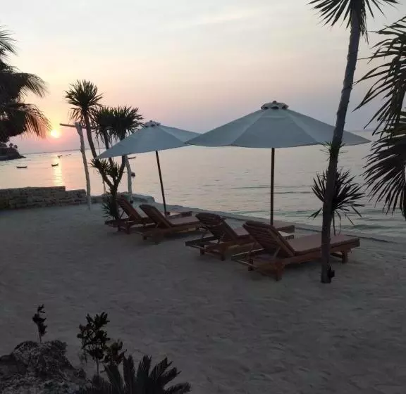 Majatalo Double A Beach House