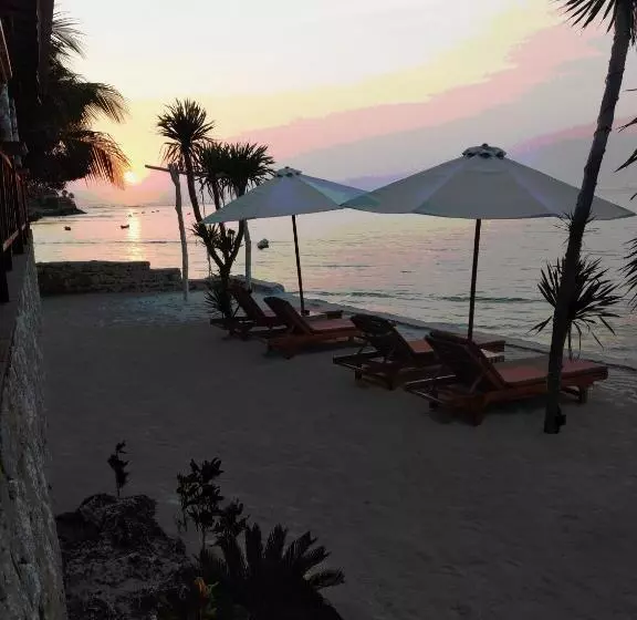 Majatalo Double A Beach House