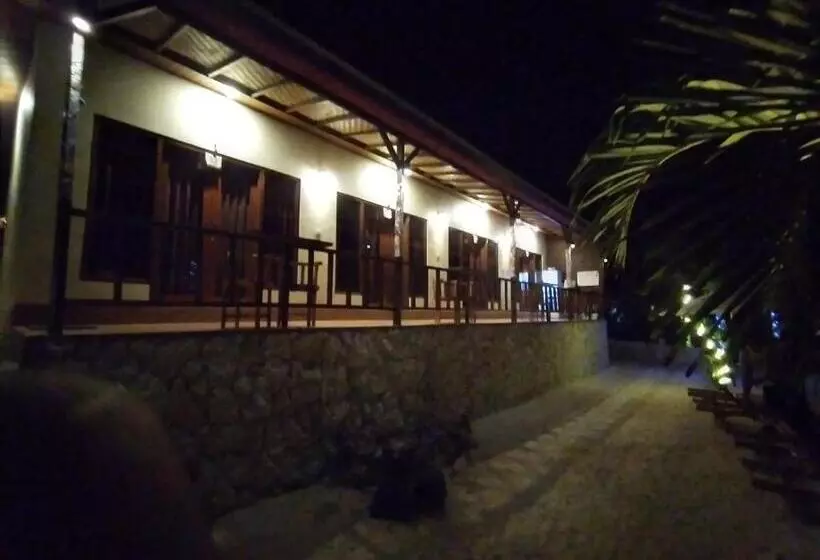 Majatalo Double A Beach House