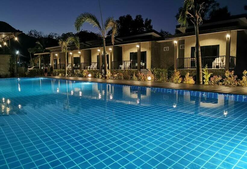 אתר נופש Baan Chainarong