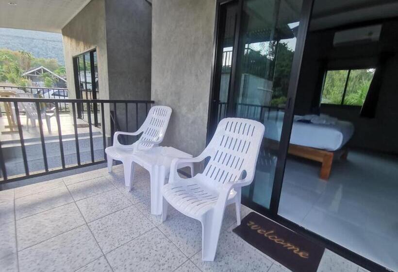 אתר נופש Baan Chainarong