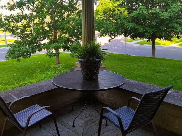 Nocleg ze śniadaniem The Weis Mansion