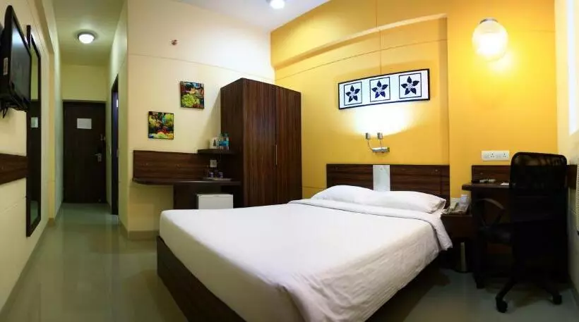 هتل Ginger Noida 63