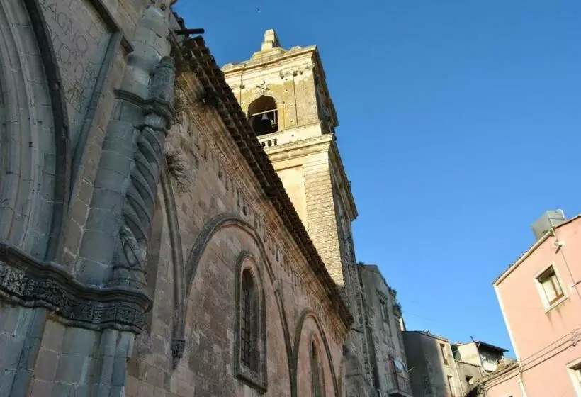 استراحتگاه Castello Camemi