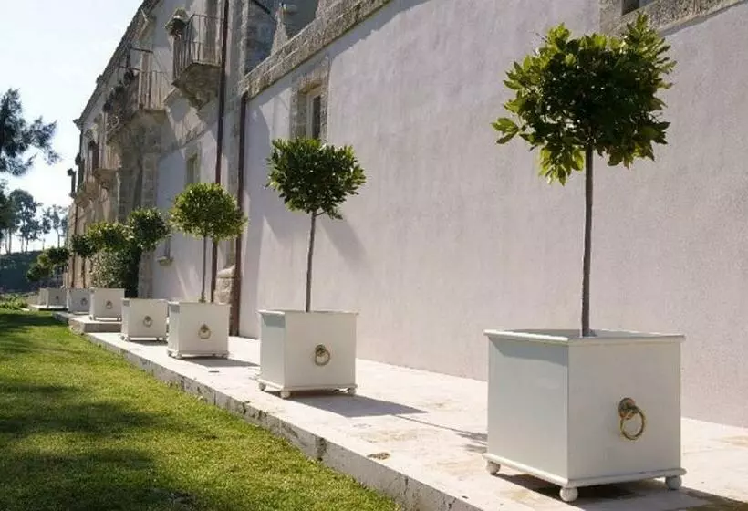 استراحتگاه Castello Camemi