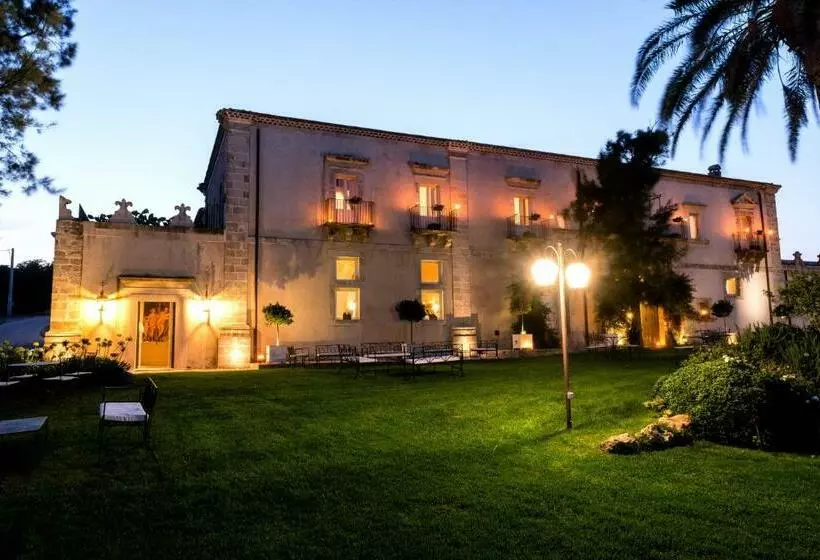 استراحتگاه Castello Camemi