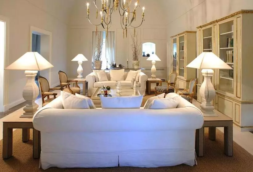 استراحتگاه Castello Camemi