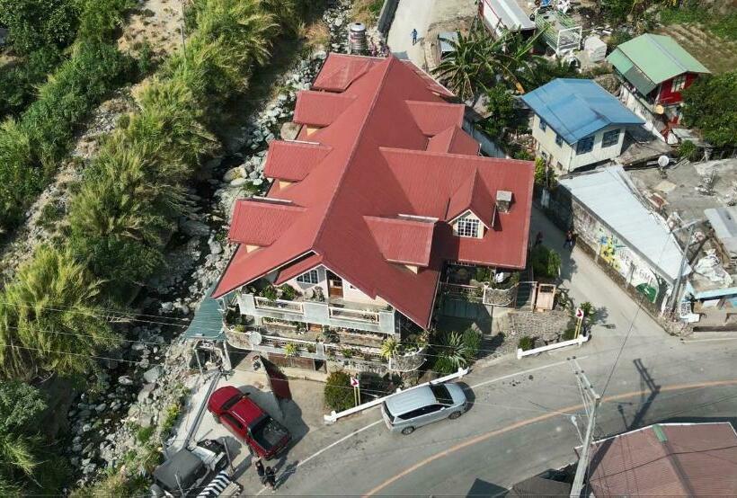 Ostello Pinecone Lodge & Restaurant