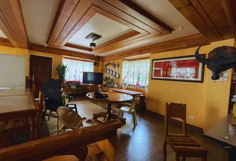 Ostello Pinecone Lodge & Restaurant