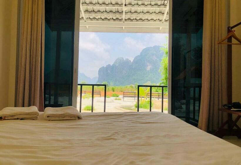 בית מלון כפרי Jungle Paradise Vangvieng   Bungalows