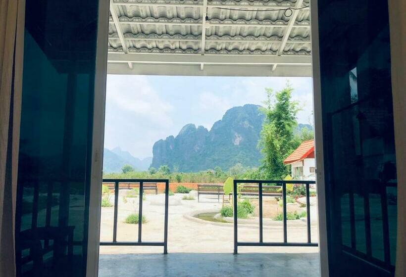 בית מלון כפרי Jungle Paradise Vangvieng   Bungalows