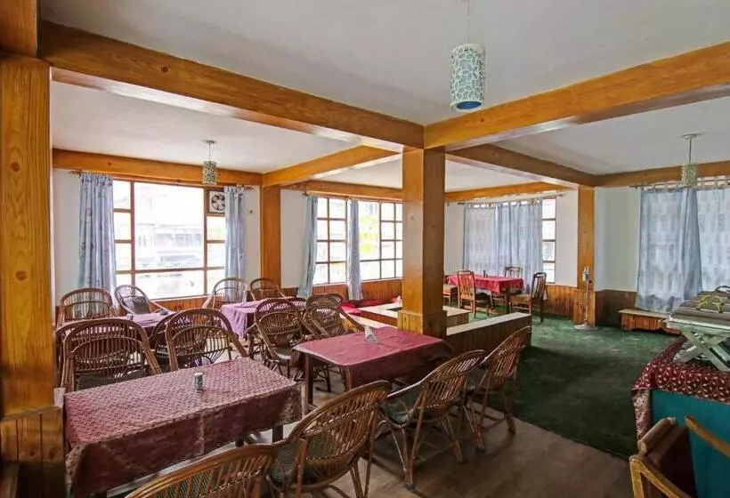ホテル Oyo Flagship 81227  Century Manali
