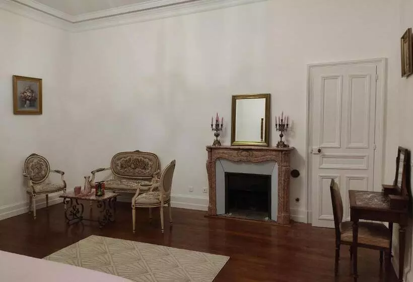 ペンション Chambres D Hôtes Au Château De Puycharnaud