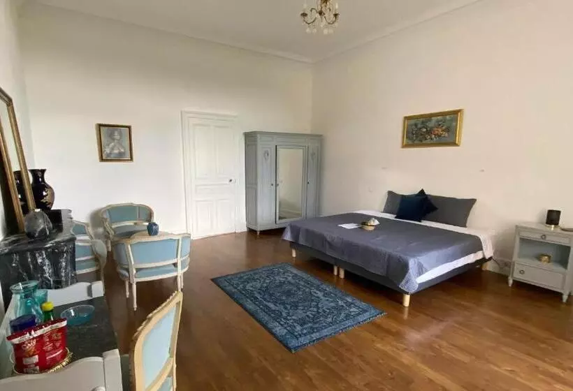 ペンション Chambres D Hôtes Au Château De Puycharnaud