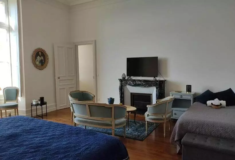 ペンション Chambres D Hôtes Au Château De Puycharnaud