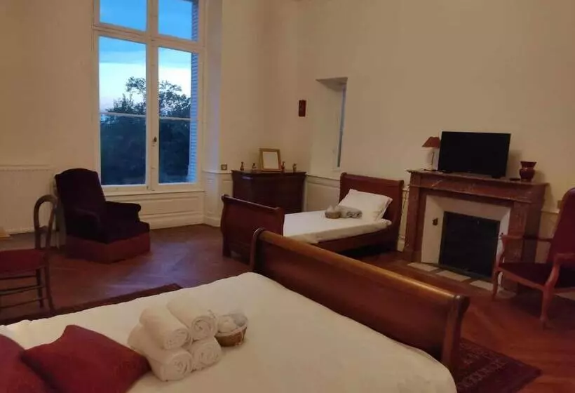 ペンション Chambres D Hôtes Au Château De Puycharnaud