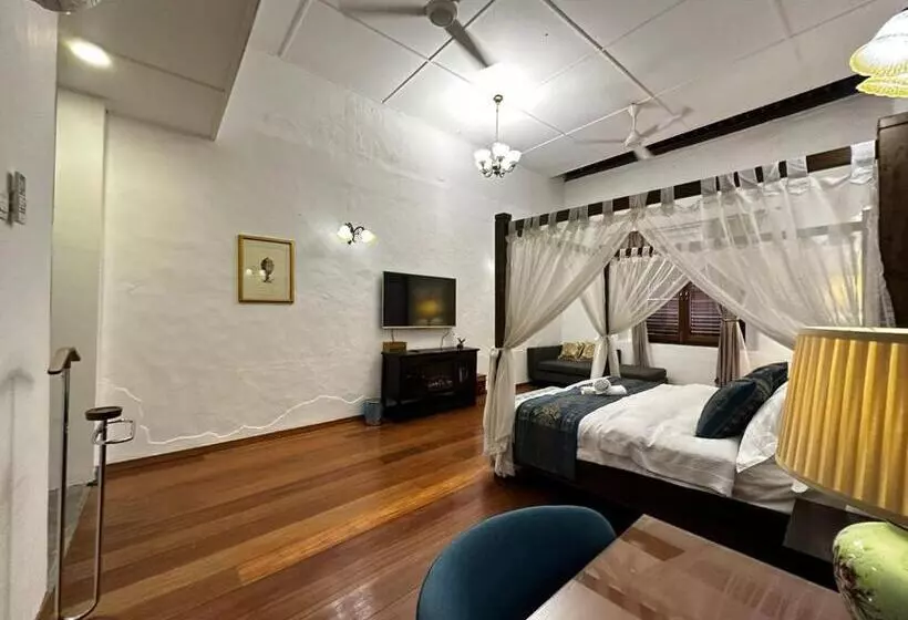هتل 19th Century Boutique