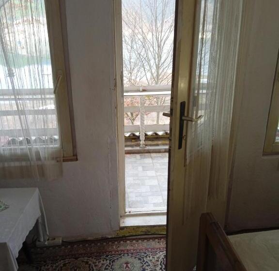 پانسیون Vikendica Vidikovac Na Zavojskom Jezeru