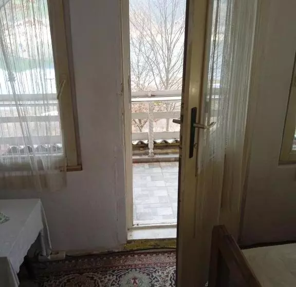 پانسیون Vikendica Vidikovac Na Zavojskom Jezeru
