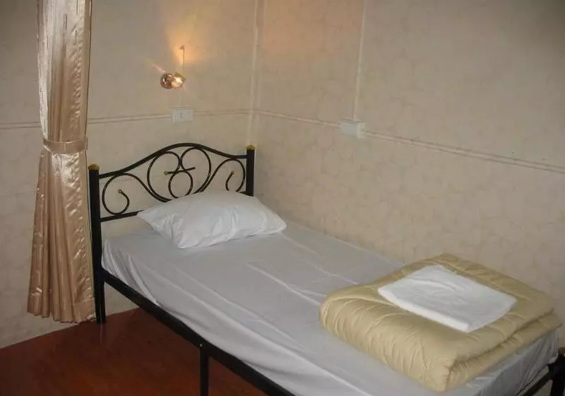 Gotum Hostel & Restaurant