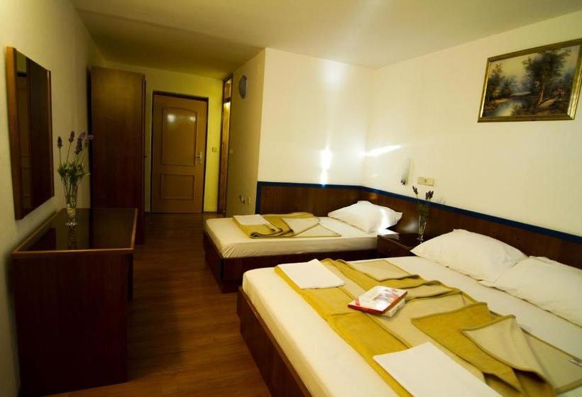 בית מלון כפרי Beach