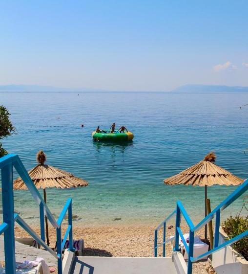 בית מלון כפרי Beach