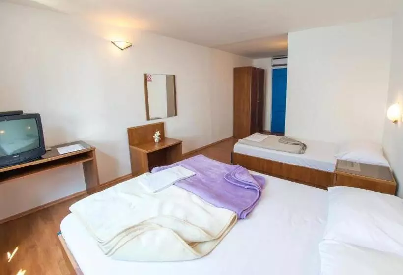 בית מלון כפרי Beach