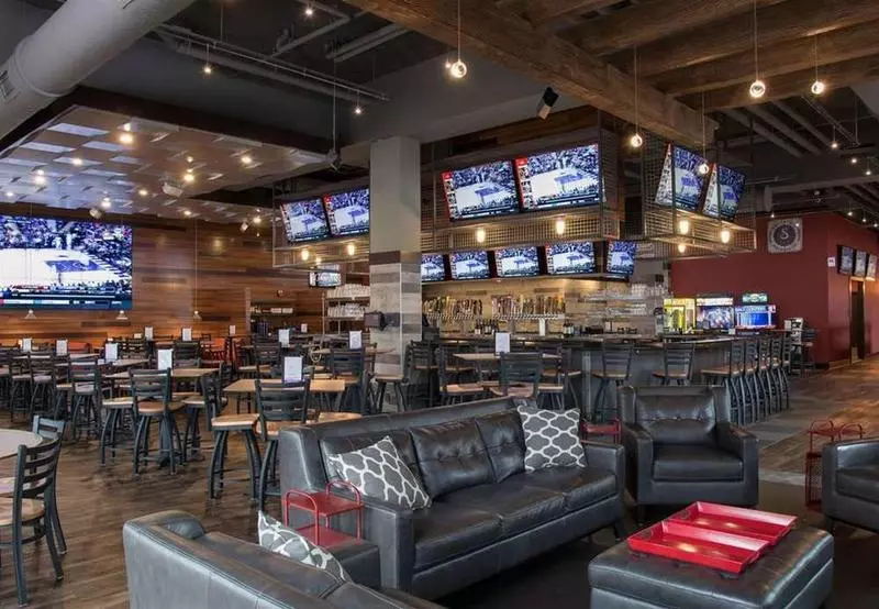 Отель Courtyard By Marriott Holland Downtown