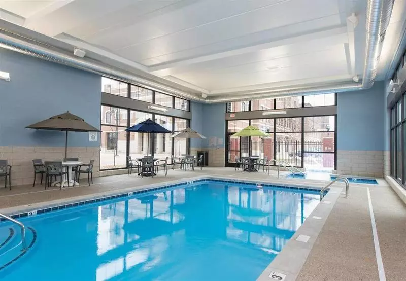 Отель Courtyard By Marriott Holland Downtown