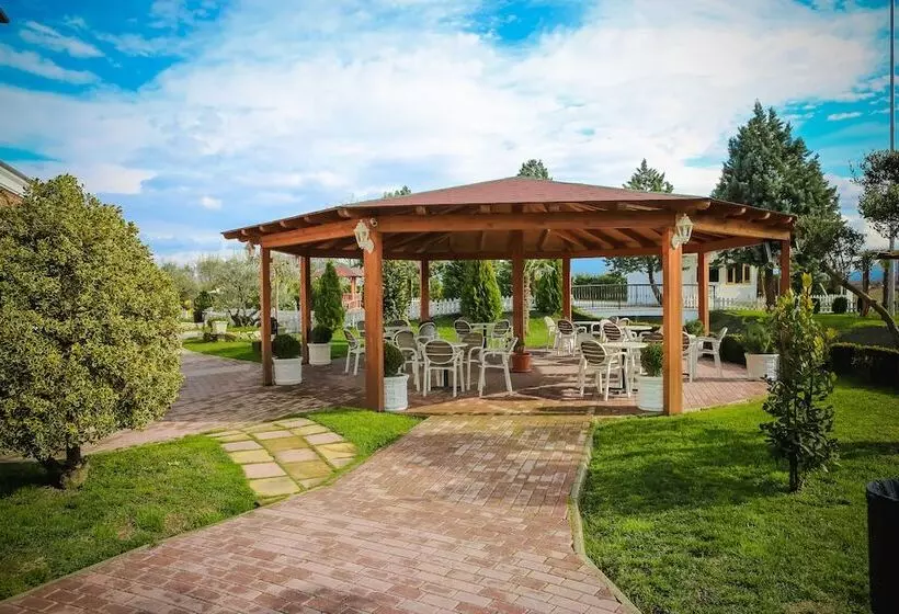 Hotel Gardenland Resort