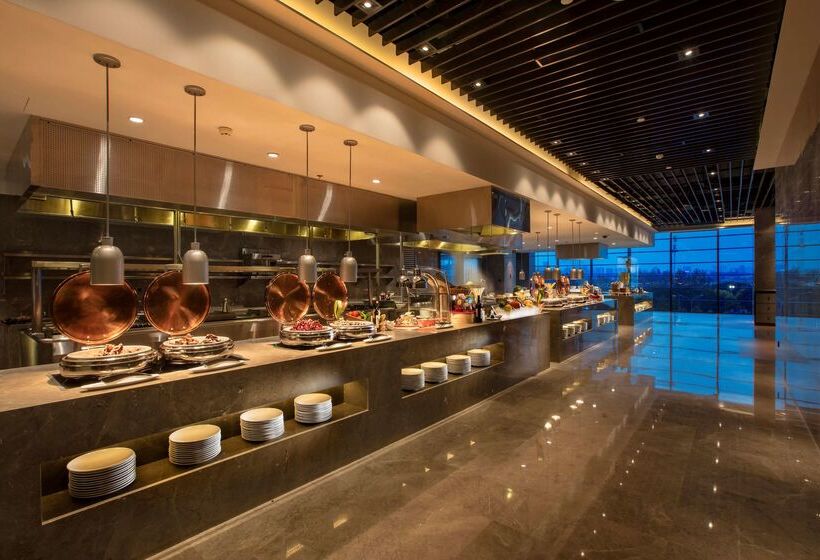 Otel Hilton Wuhan Riverside